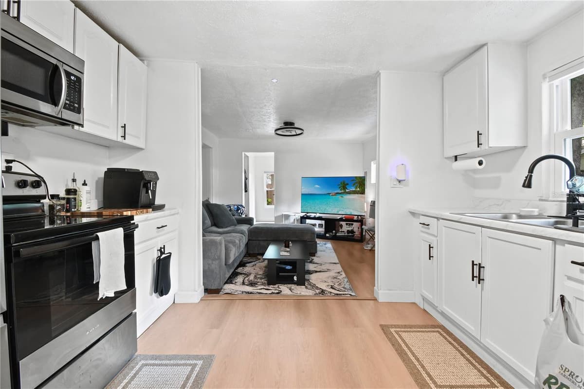 725 NEW YORK ST — photo 5 of 23