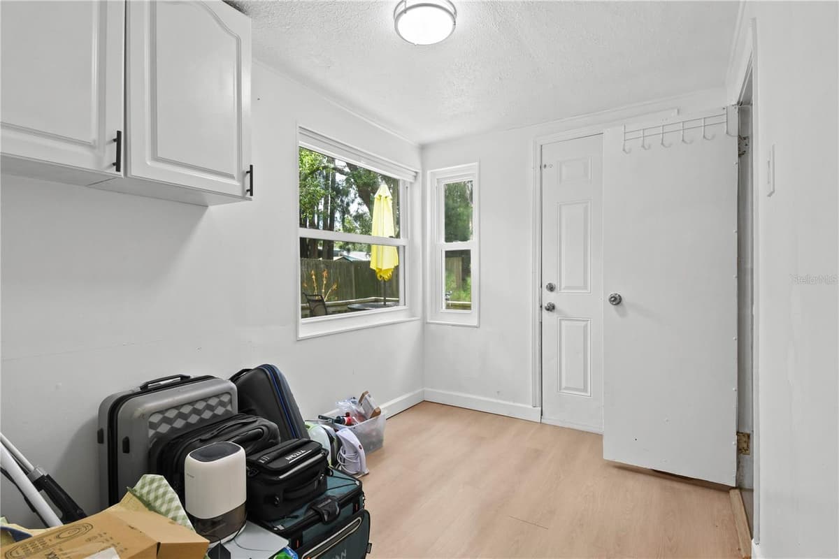 725 NEW YORK ST — photo 8 of 23