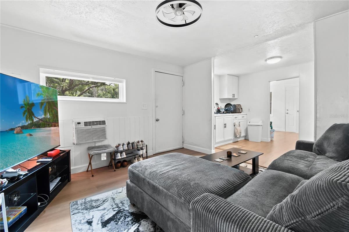 725 NEW YORK ST — photo 3 of 23