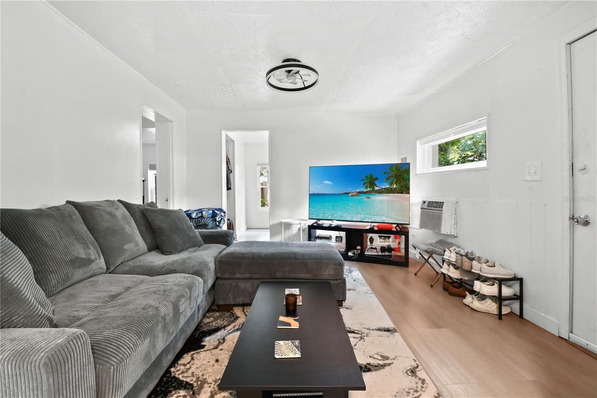 725 NEW YORK ST — photo 4 of 23