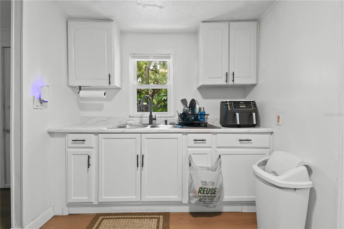 725 NEW YORK ST — photo 6 of 23