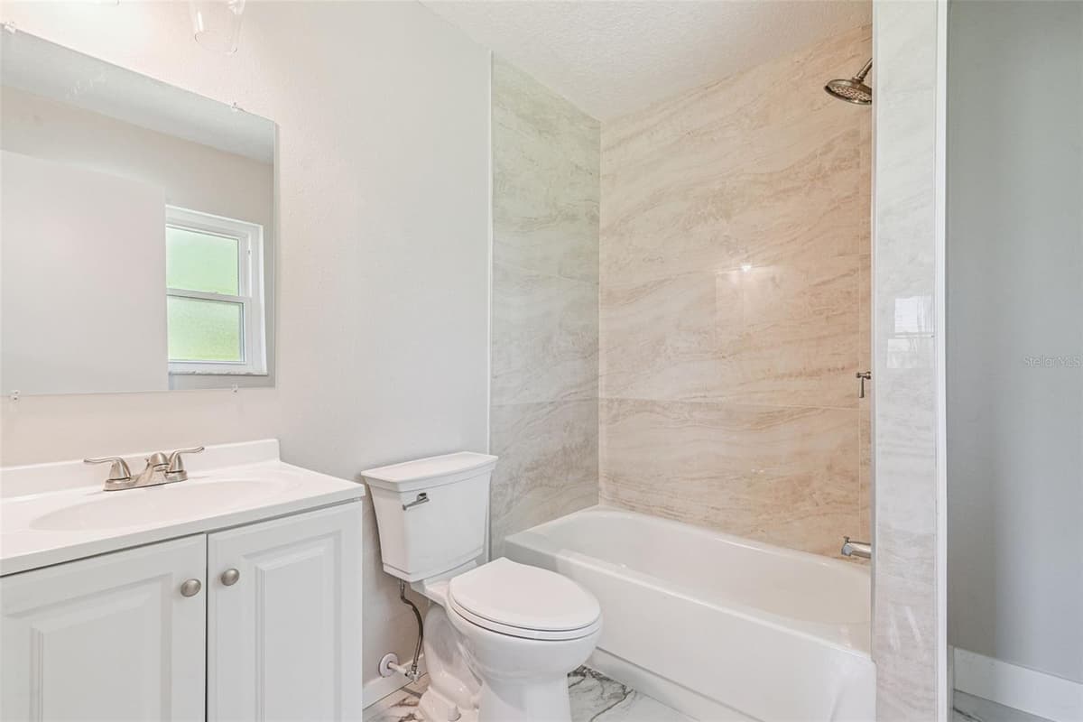 324 QUEEN AVENUE — photo 23 of 39