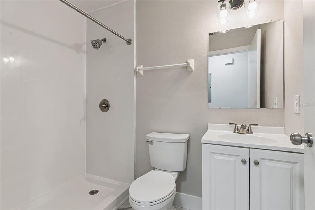 324 QUEEN AVENUE — photo 20 of 39