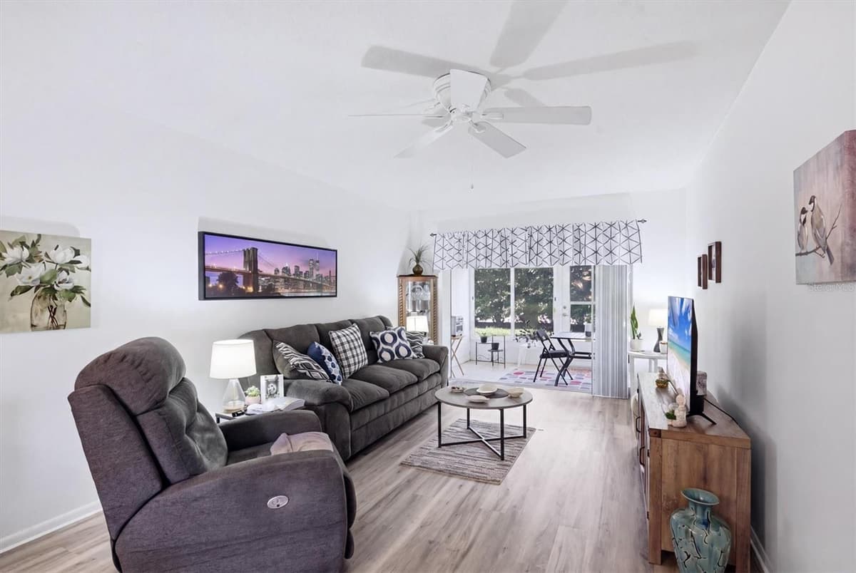 3950 ROXANE BOULEVARD — photo 6 of 26
