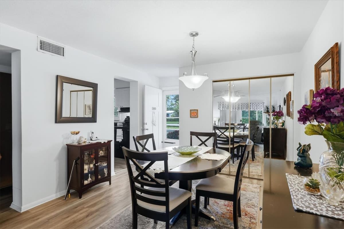 3950 ROXANE BOULEVARD — photo 8 of 26