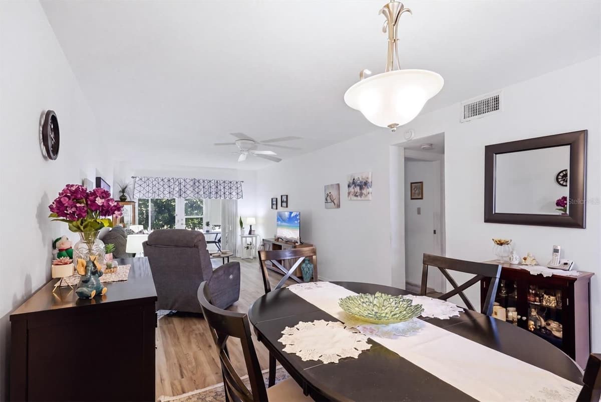 3950 ROXANE BOULEVARD — photo 11 of 26