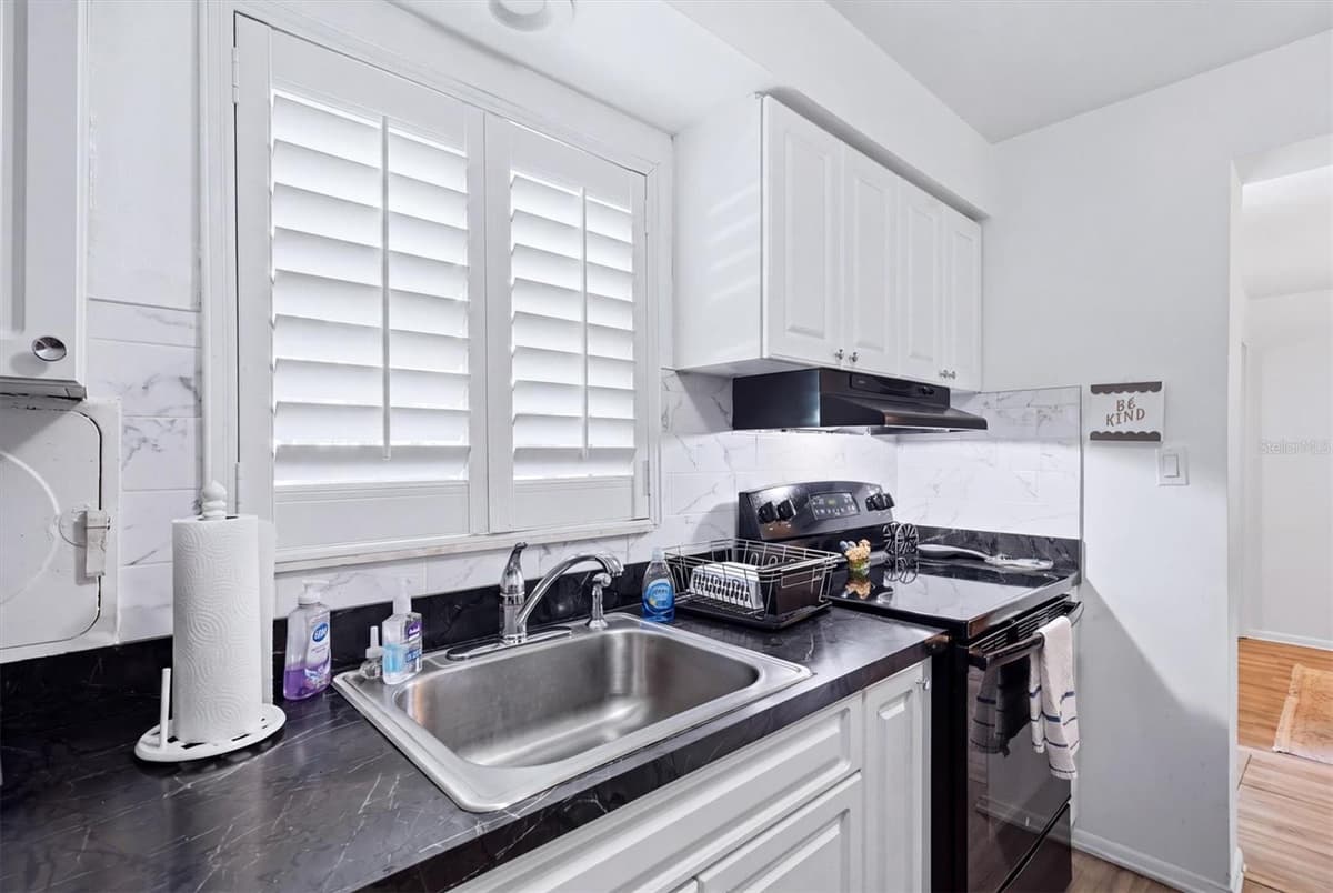 3950 ROXANE BOULEVARD — photo 14 of 26