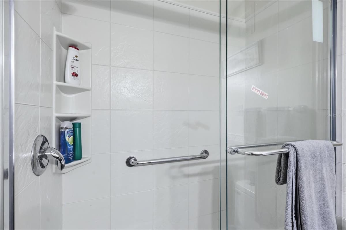3950 ROXANE BOULEVARD — photo 19 of 26