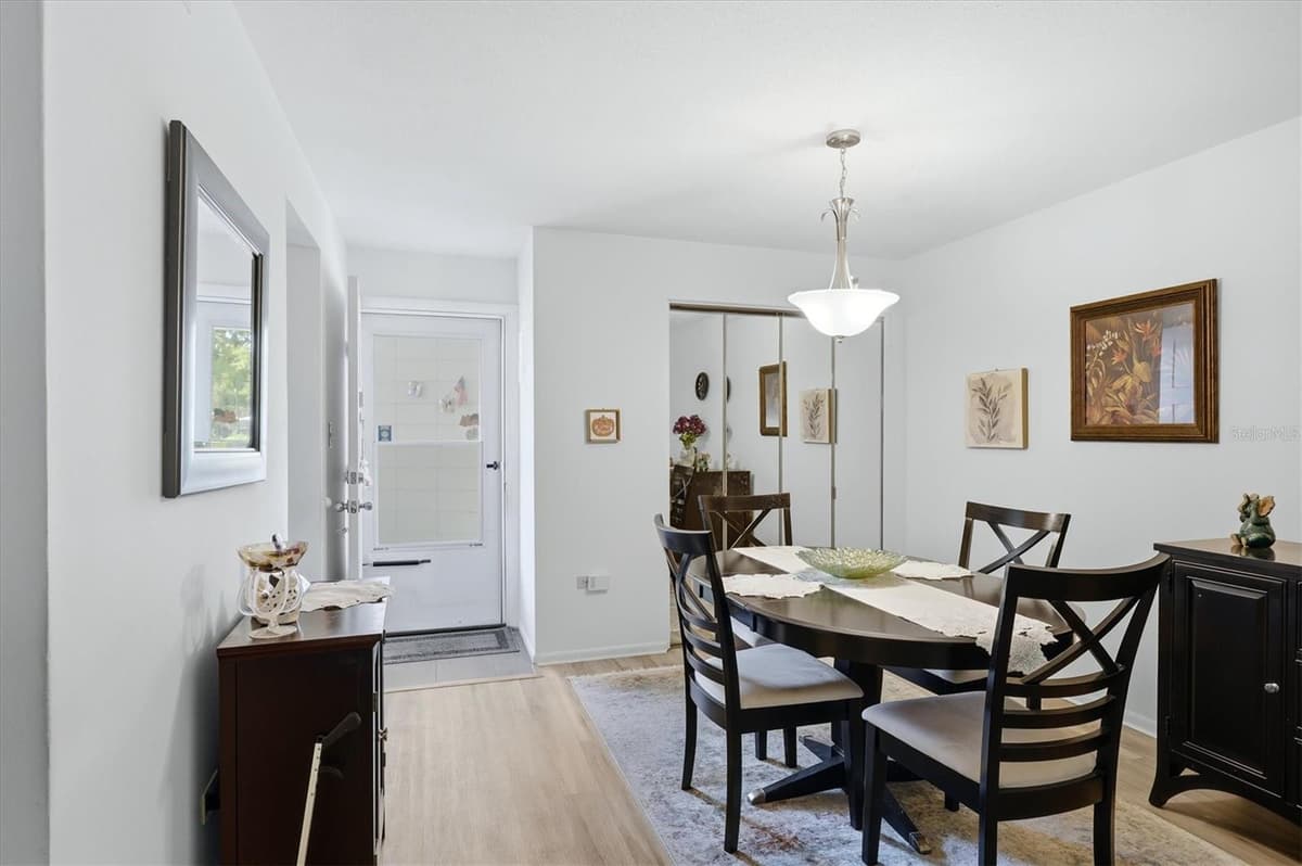 3950 ROXANE BOULEVARD — photo 9 of 26