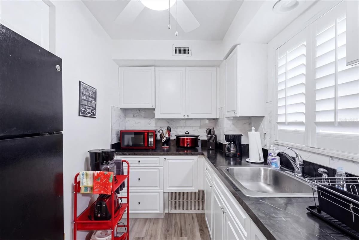 3950 ROXANE BOULEVARD — photo 13 of 26