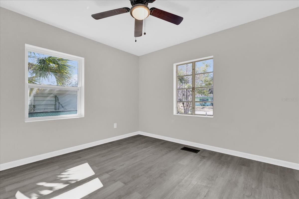 204 LOUIS STREET — photo 12 of 31