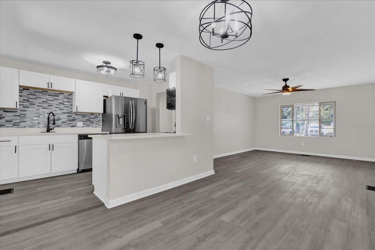 204 LOUIS STREET — photo 6 of 31