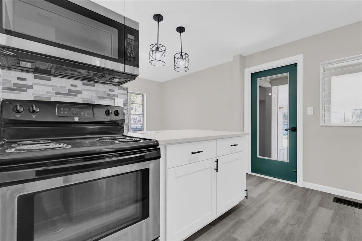 204 LOUIS STREET — photo 8 of 31
