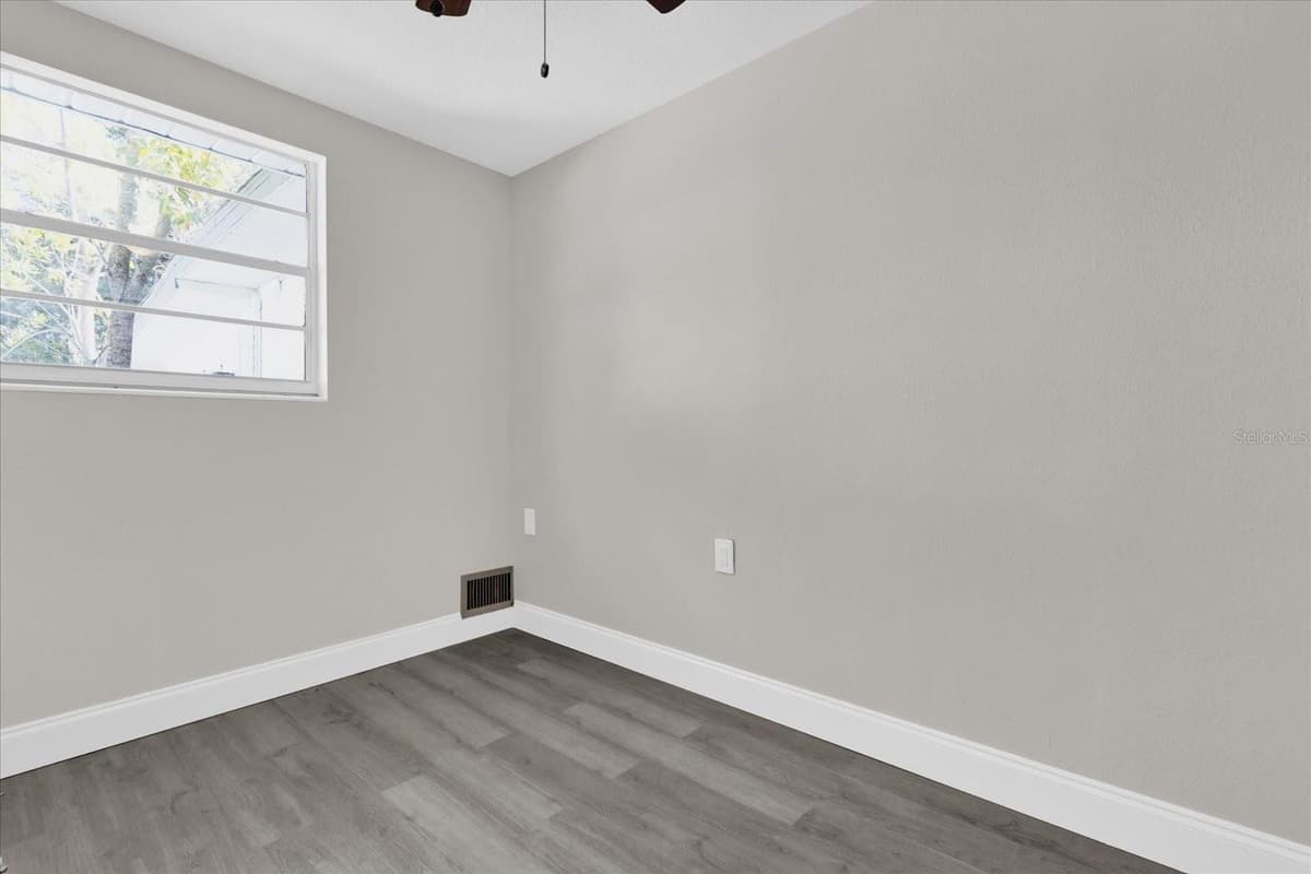 204 LOUIS STREET — photo 11 of 31