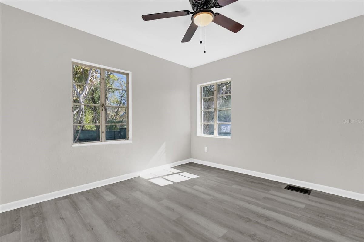 204 LOUIS STREET — photo 15 of 31