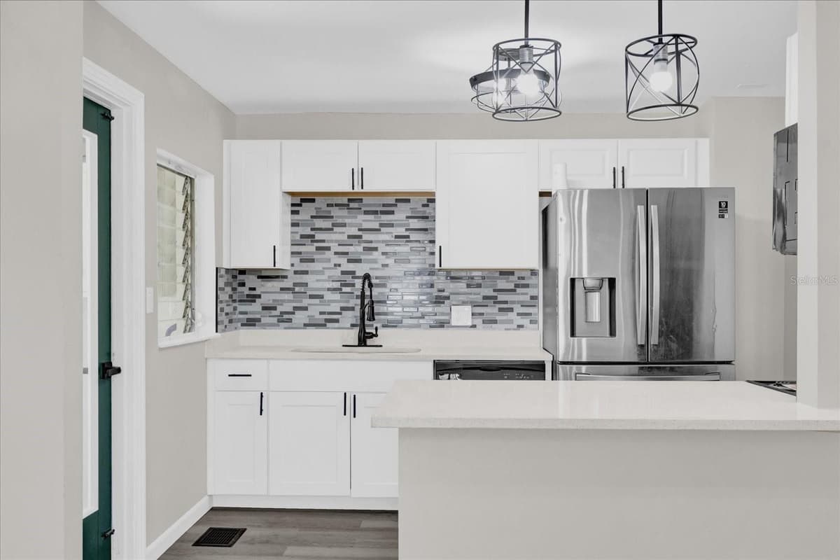 204 LOUIS STREET — photo 7 of 31