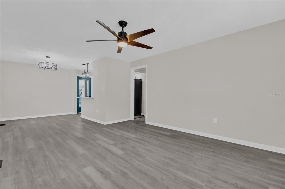 204 LOUIS STREET — photo 5 of 31