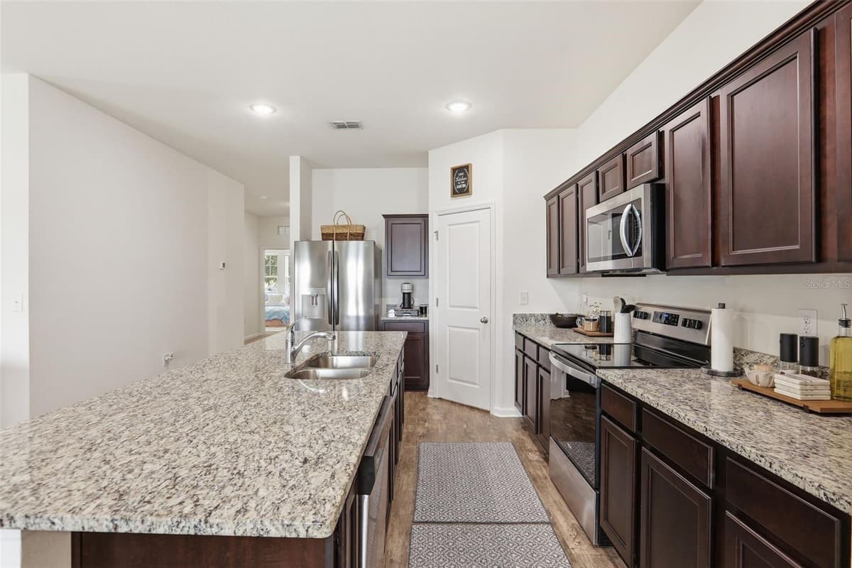 1009 WANDERER DRIVE — photo 9 of 34