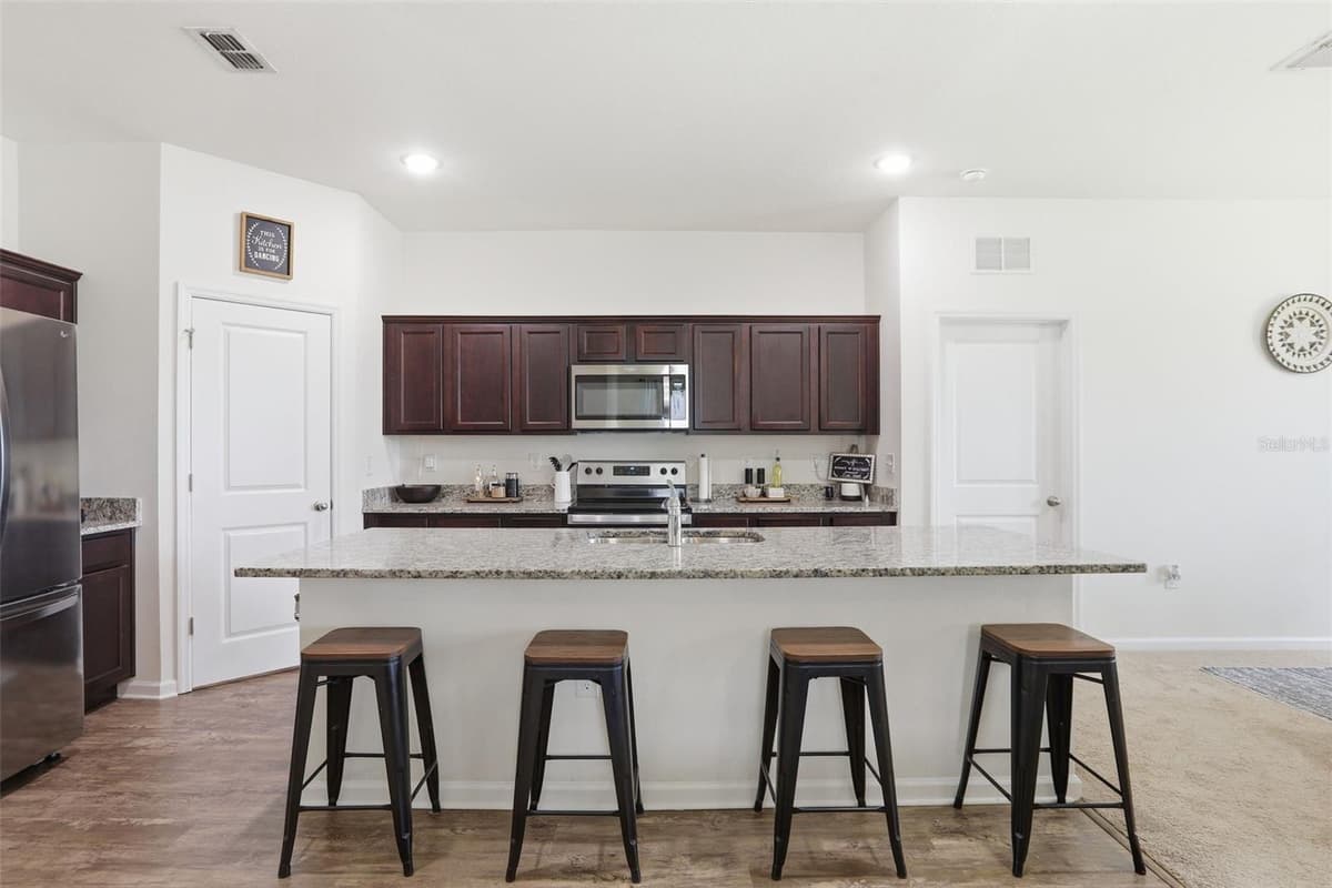 1009 WANDERER DRIVE — photo 8 of 34