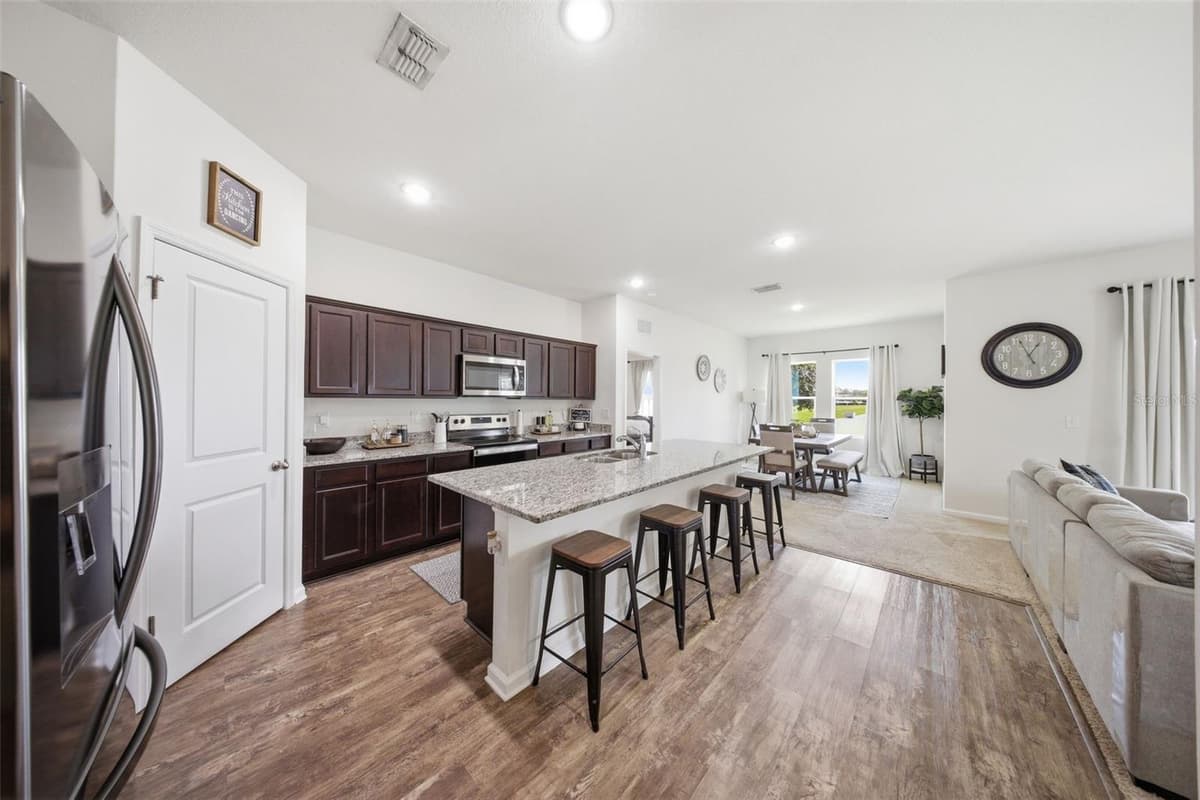 1009 WANDERER DRIVE — photo 4 of 34