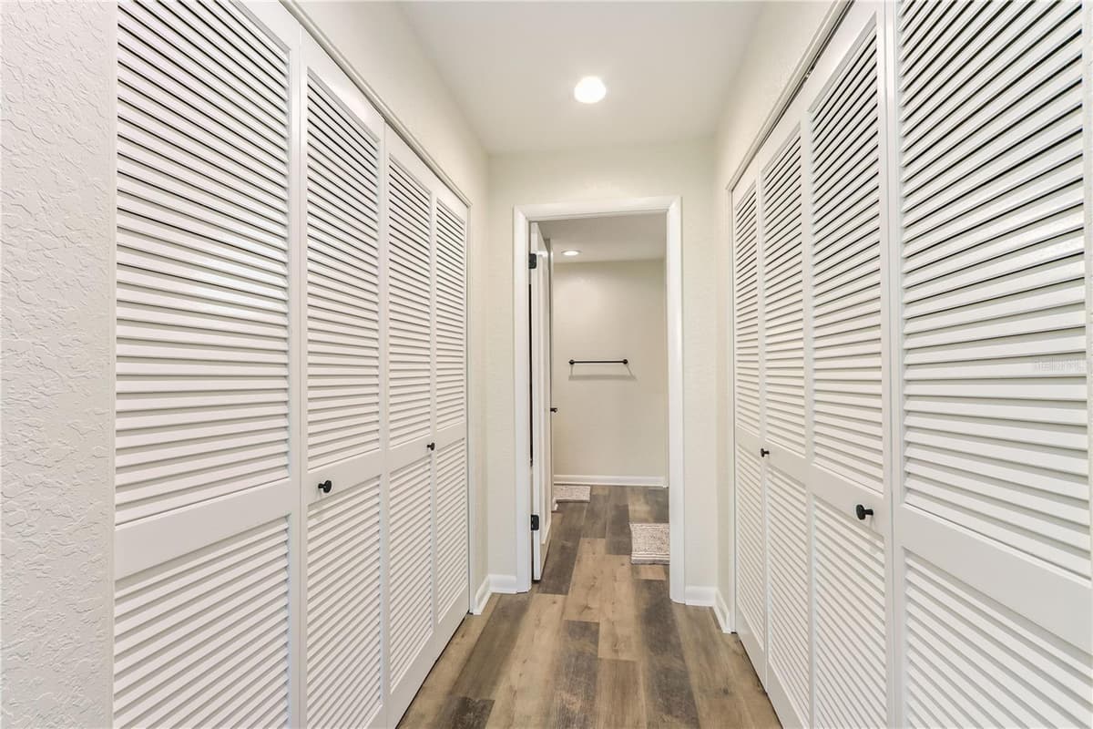 4 BELLEVIEW BOULEVARD — photo 19 of 40