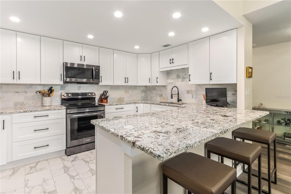 4 BELLEVIEW BOULEVARD — photo 4 of 40