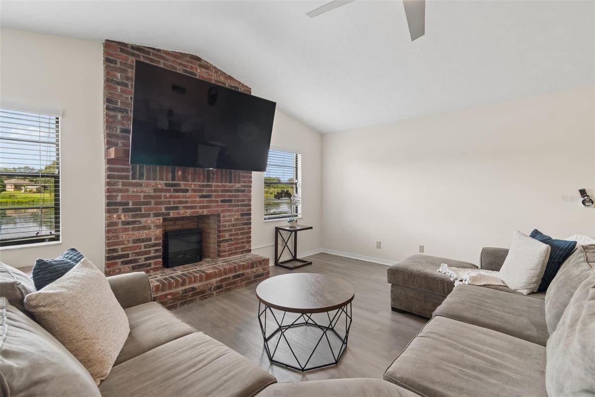 653 TIMBER POND DRIVE — photo 32 of 72