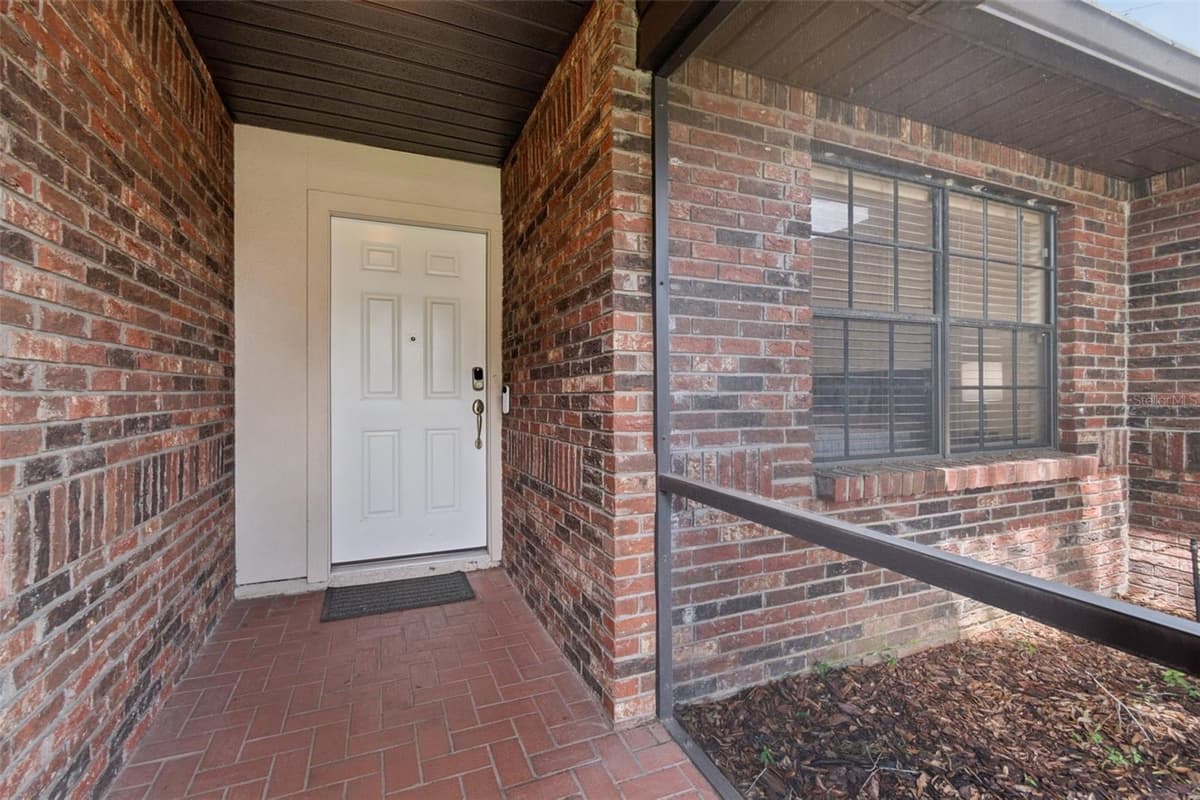 653 TIMBER POND DRIVE — photo 8 of 72