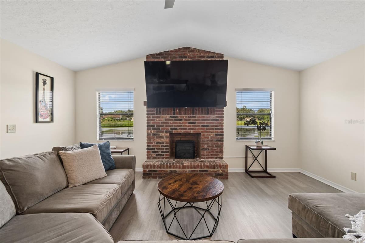 653 TIMBER POND DRIVE — photo 35 of 72