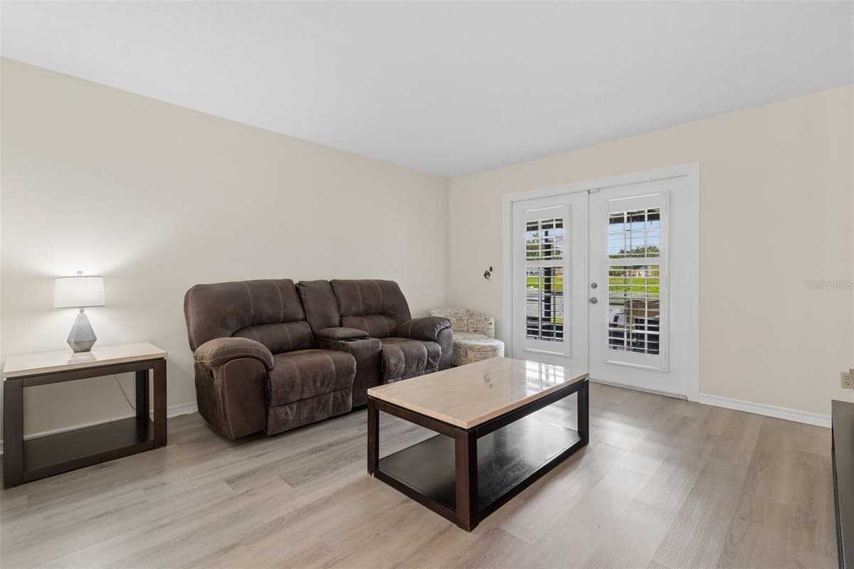 653 TIMBER POND DRIVE — photo 11 of 72