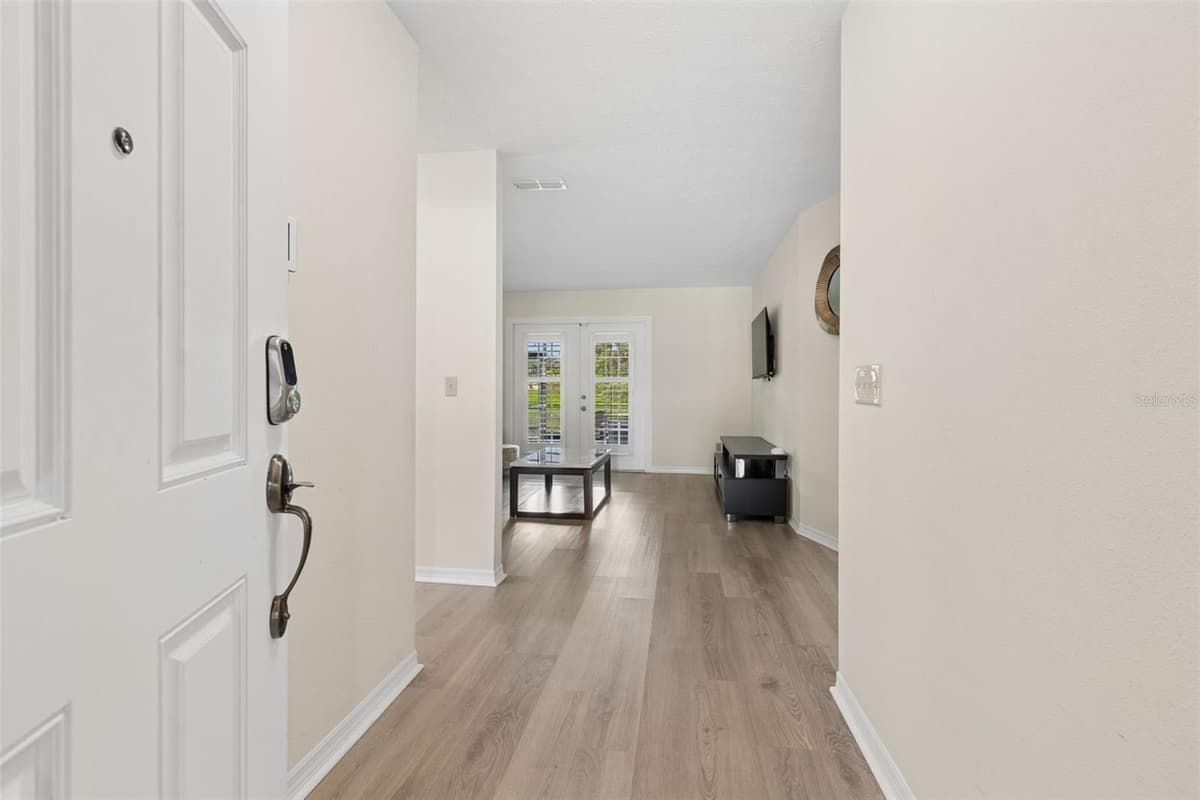 653 TIMBER POND DRIVE — photo 9 of 72