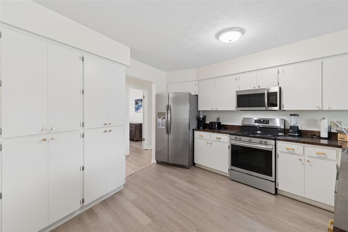 653 TIMBER POND DRIVE — photo 30 of 72