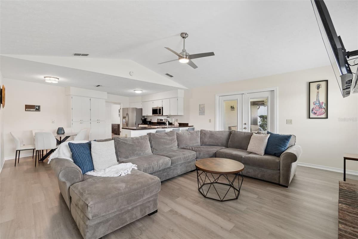 653 TIMBER POND DRIVE — photo 34 of 72
