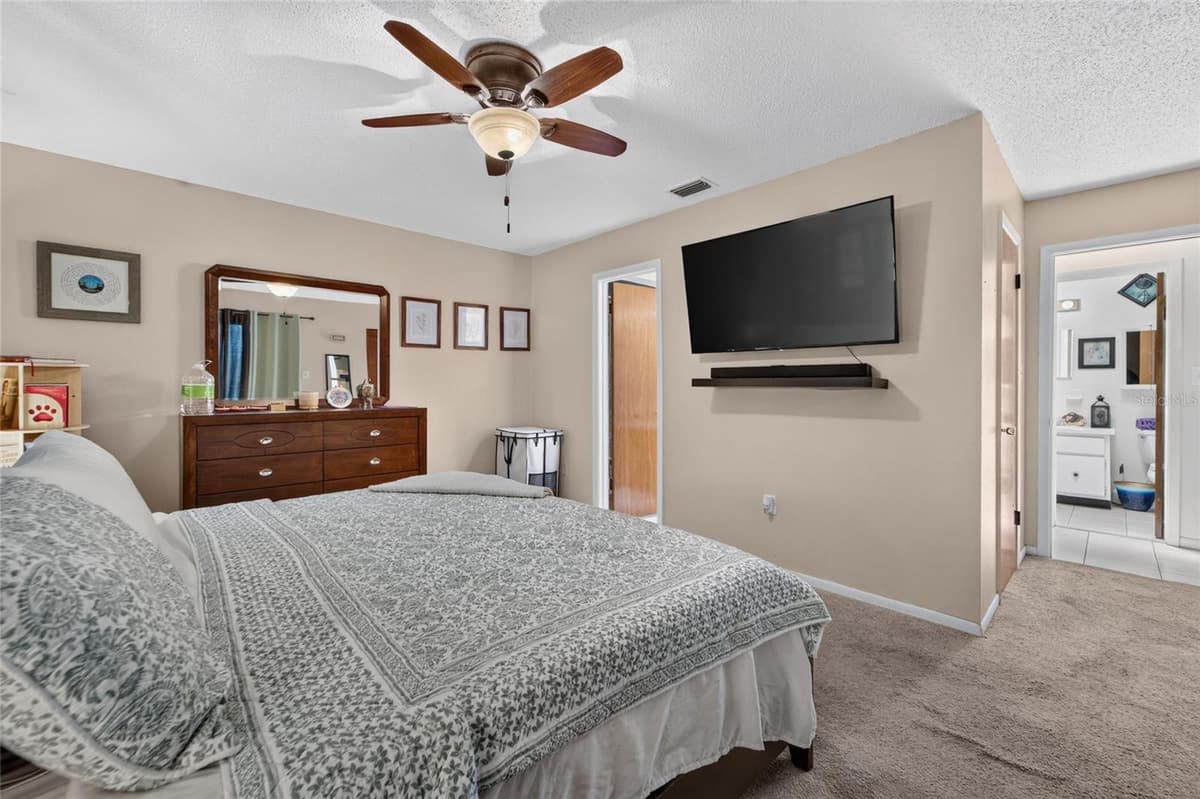 8334 PINEWOOD AVENUE — photo 13 of 32