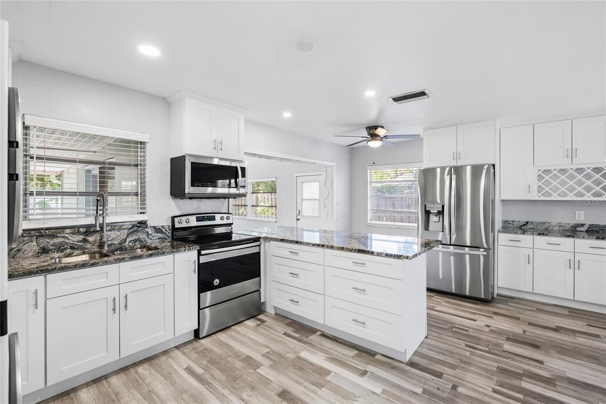 206 GUNLOCK AVENUE — photo 11 of 38