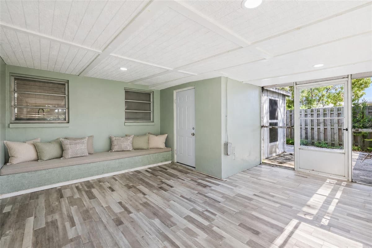 206 GUNLOCK AVENUE — photo 31 of 38