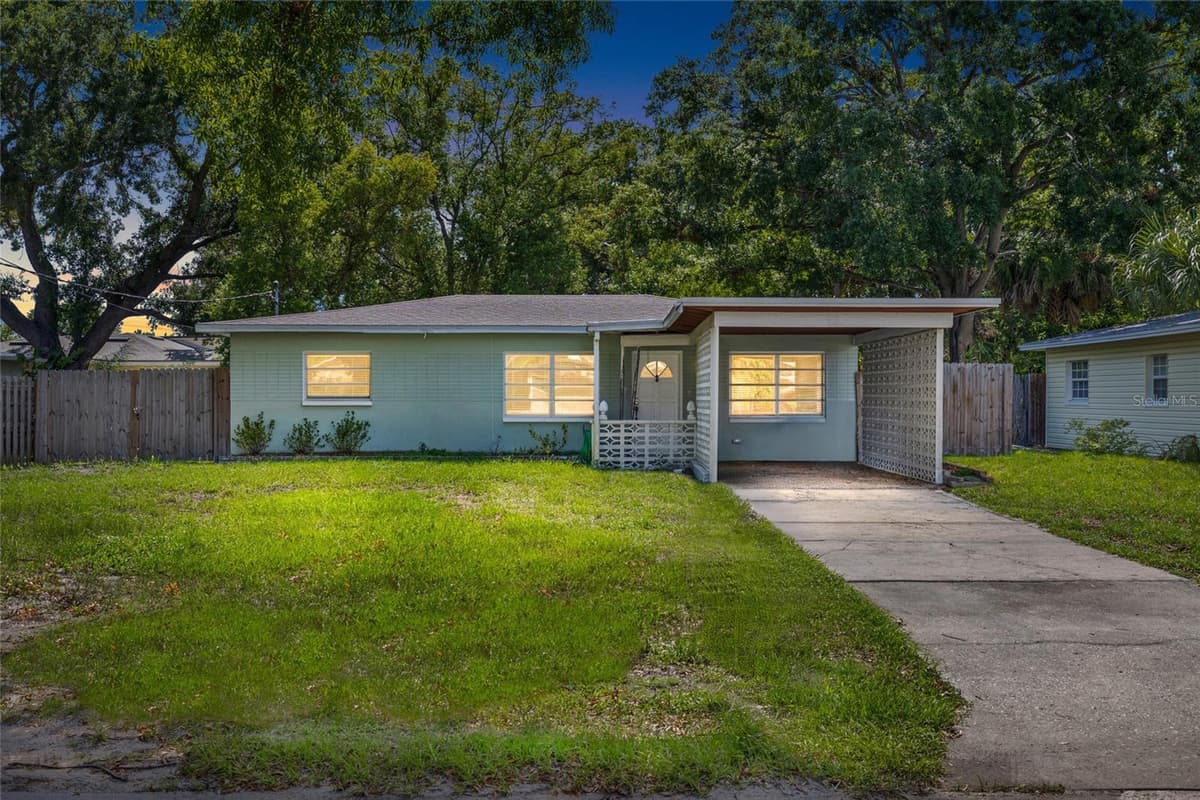 206 GUNLOCK AVENUE — photo 1 of 38