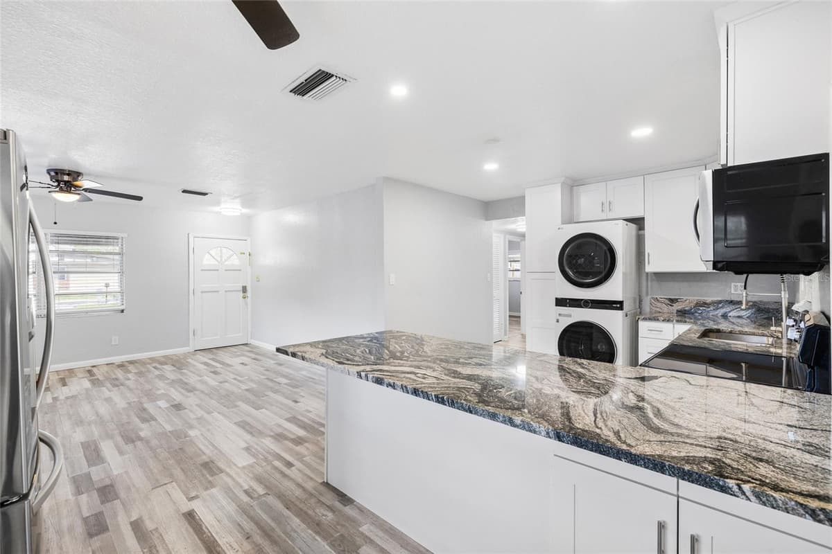 206 GUNLOCK AVENUE — photo 15 of 38