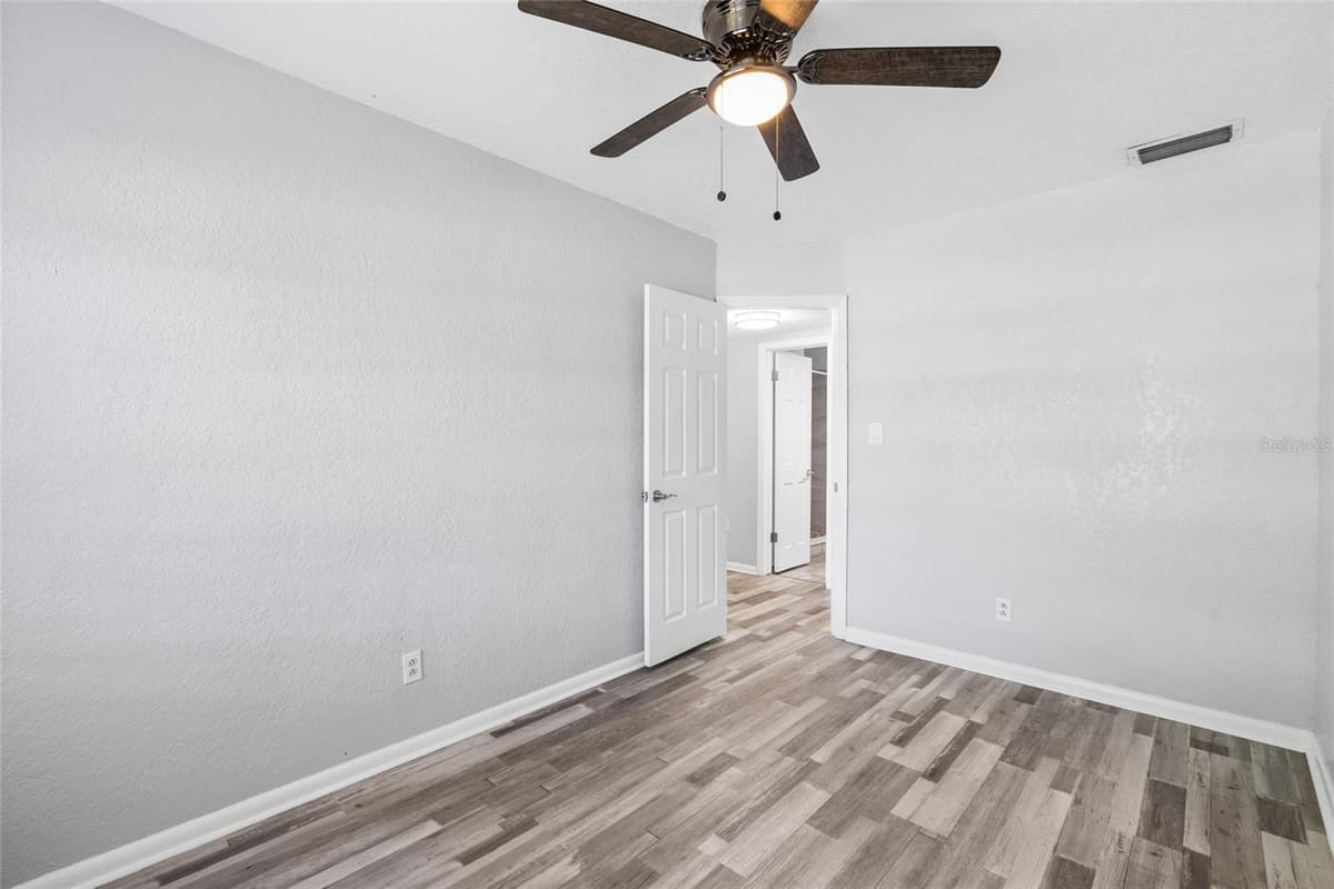 206 GUNLOCK AVENUE — photo 18 of 38