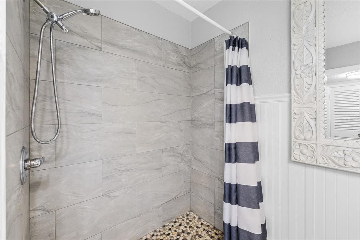 206 GUNLOCK AVENUE — photo 16 of 38
