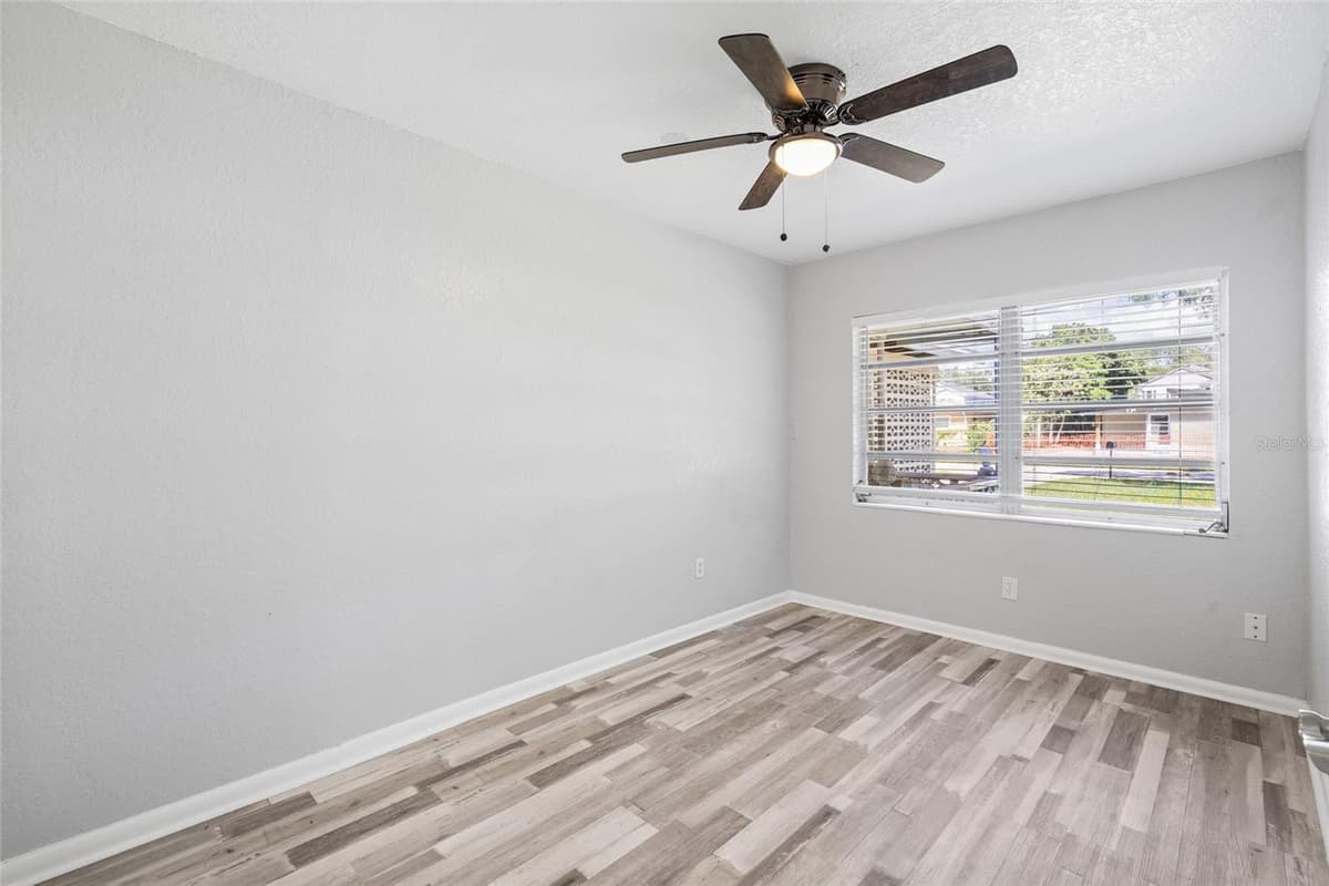 206 GUNLOCK AVENUE — photo 19 of 38