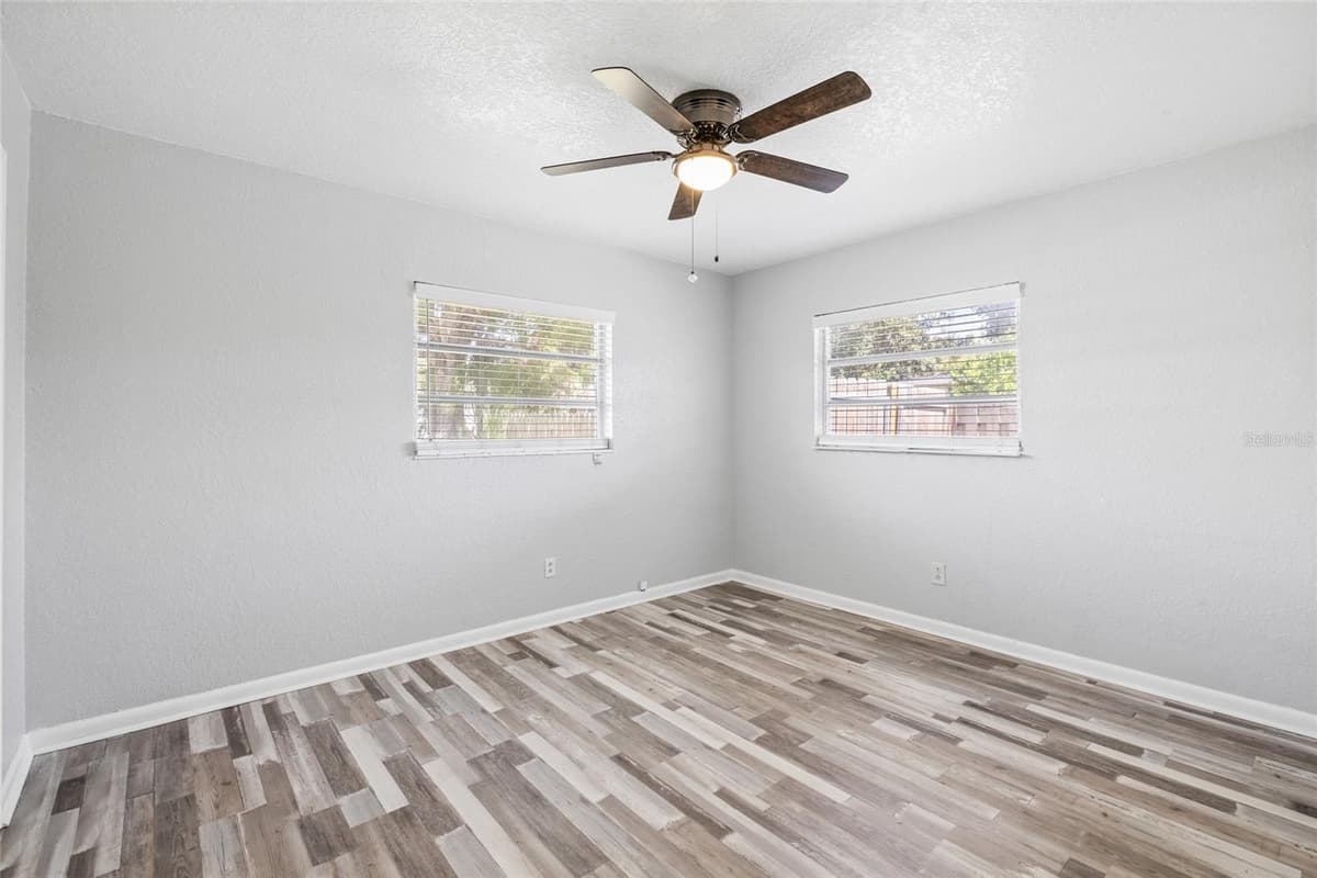 206 GUNLOCK AVENUE — photo 21 of 38
