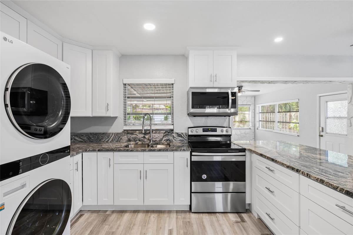 206 GUNLOCK AVENUE — photo 13 of 38
