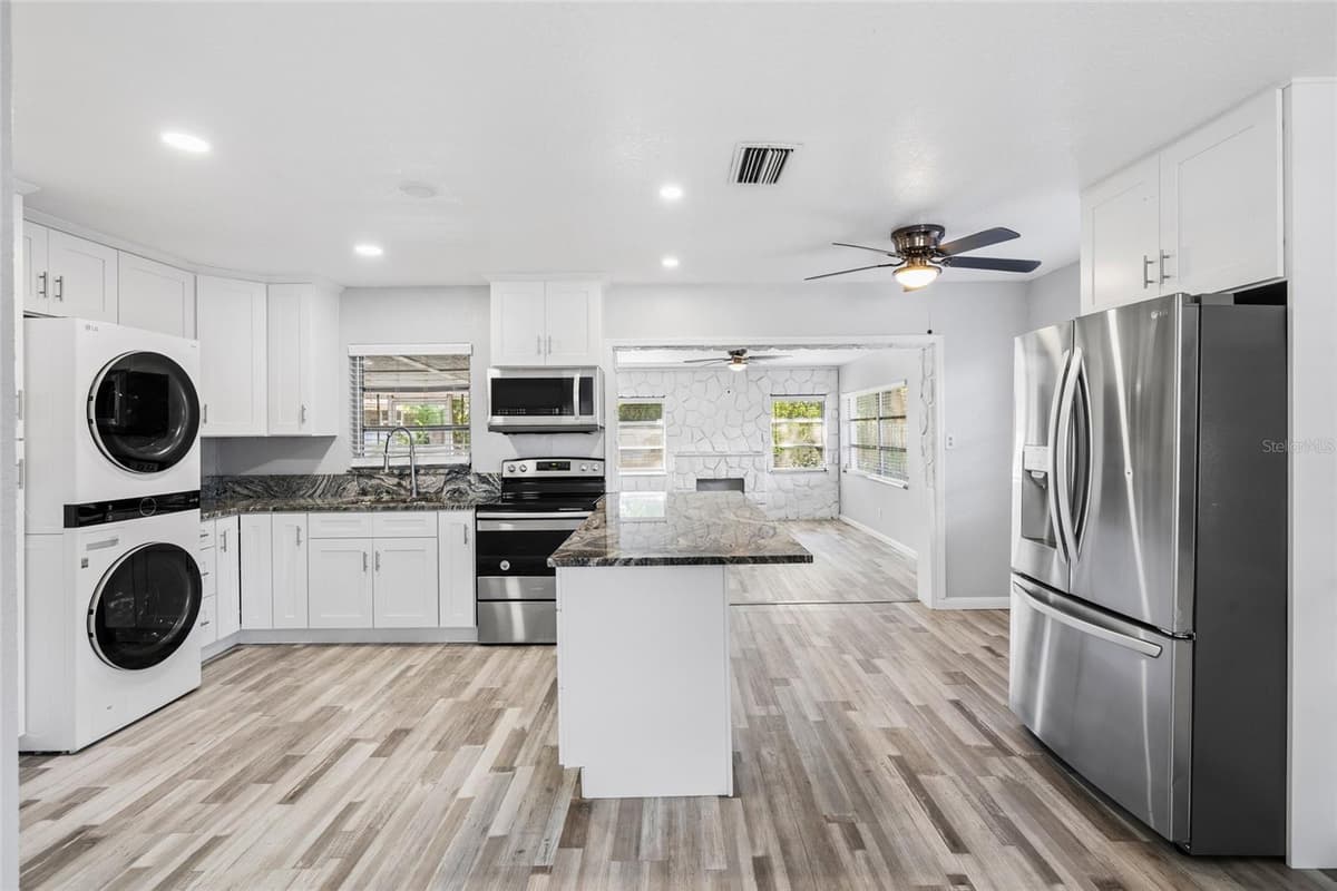 206 GUNLOCK AVENUE — photo 9 of 38