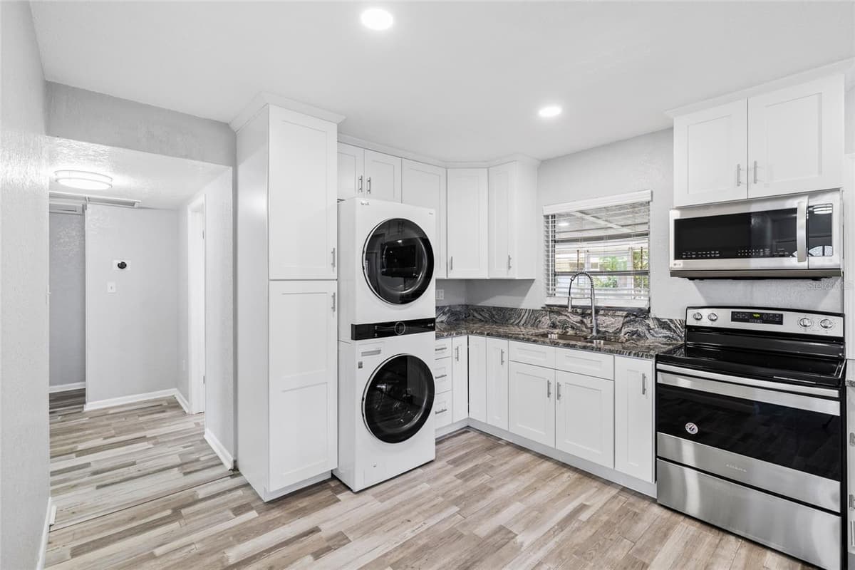 206 GUNLOCK AVENUE — photo 12 of 38