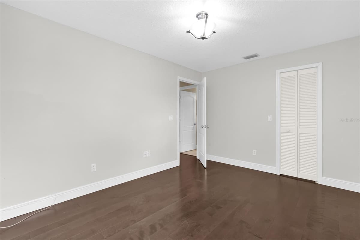 1041 GOULD PLACE — photo 24 of 32