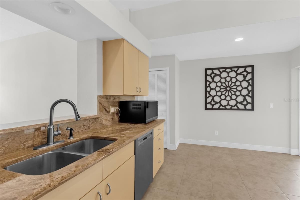 1041 GOULD PLACE — photo 11 of 32
