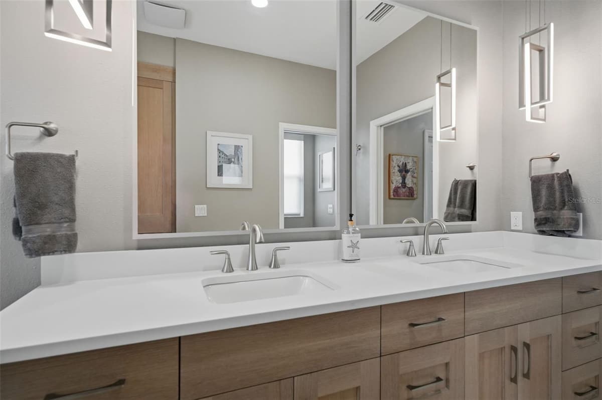 4618 AVENUE LONGCHAMPS — photo 34 of 79