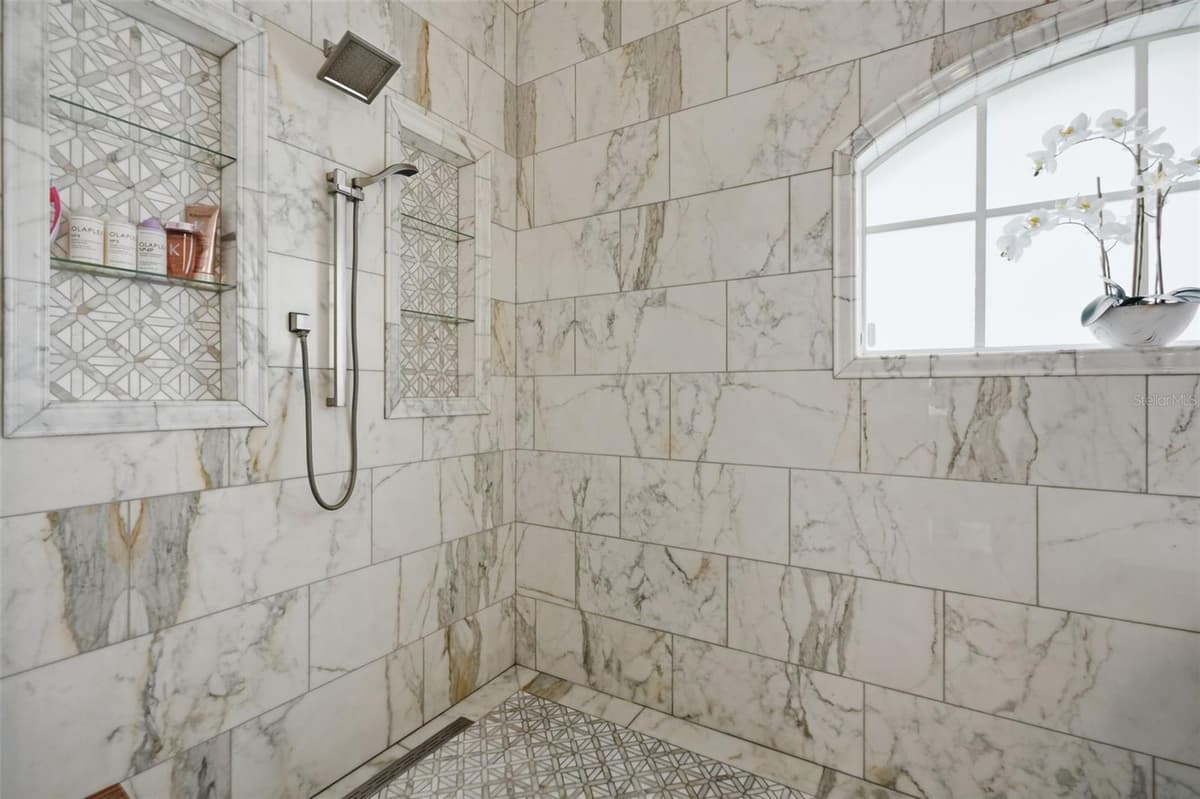 4618 AVENUE LONGCHAMPS — photo 32 of 79