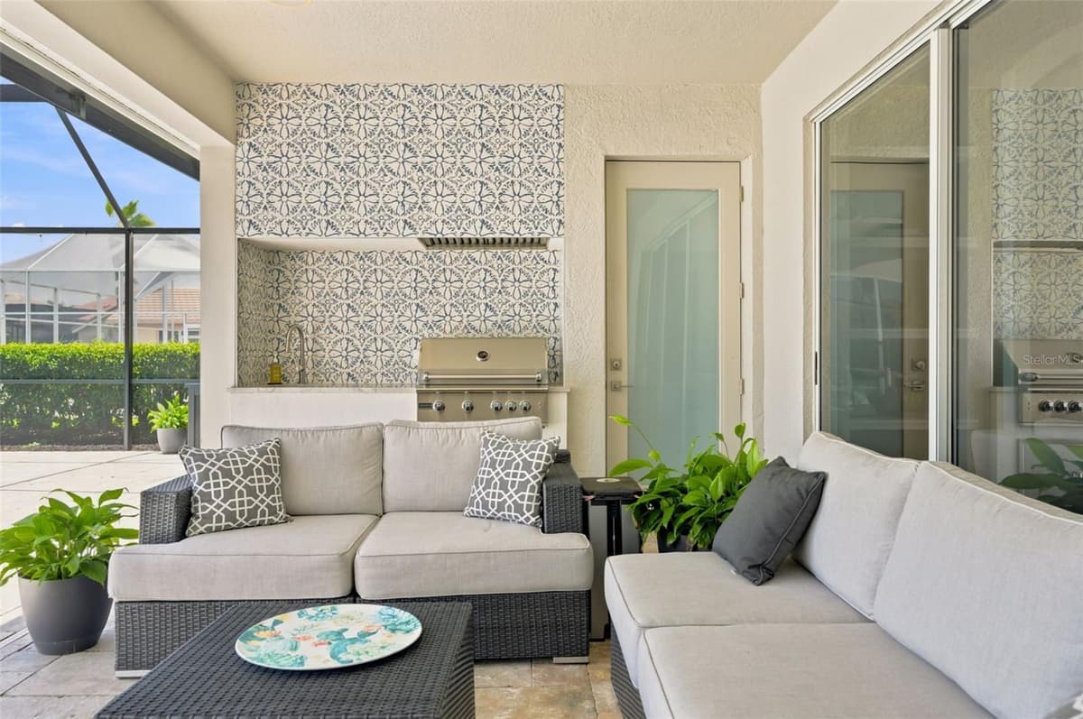 4618 AVENUE LONGCHAMPS — photo 36 of 79